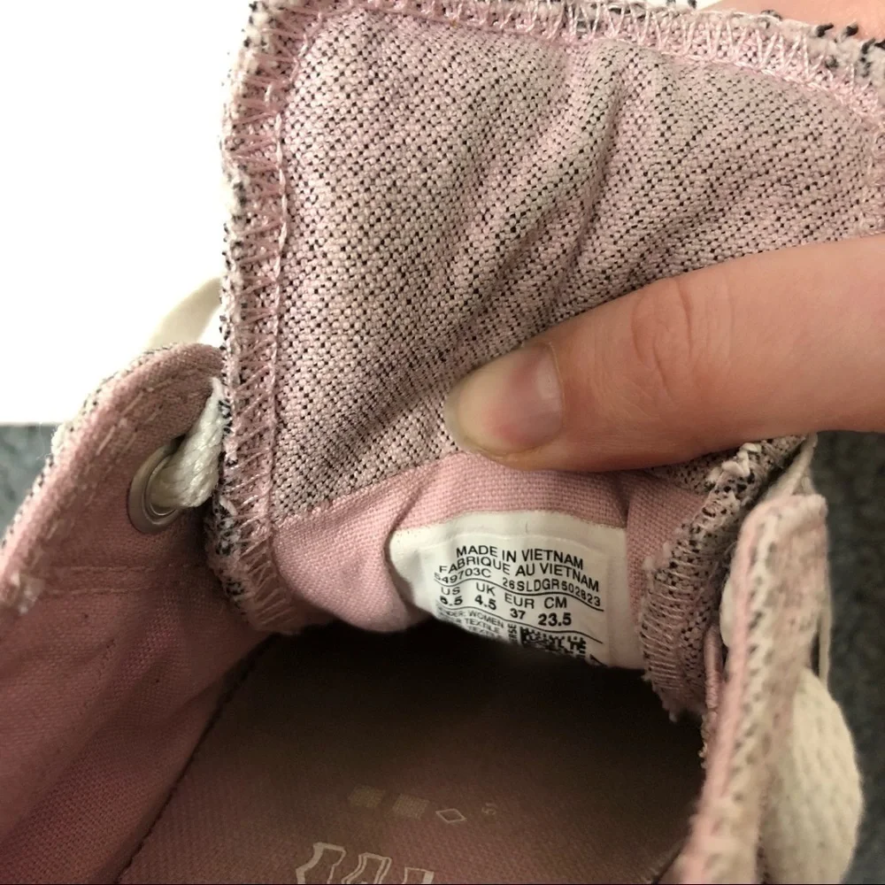Converse Pink Sneakers Sz 6.5 Low Top Women’s
